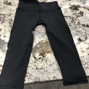 Black Lululemon size 6 crop
